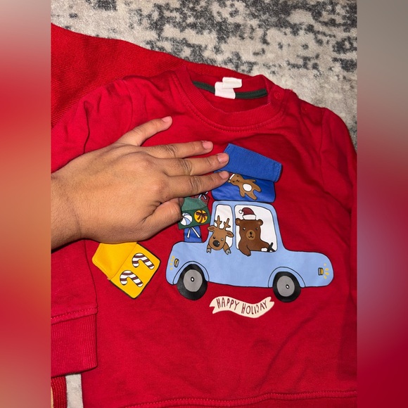 Two toddler Christmas sweaters - Picture 3 of 6
